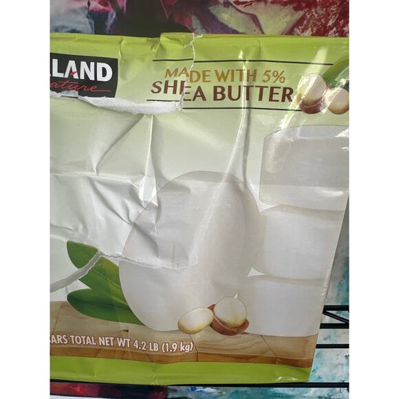 KIRKLAND Signature Bar Soap Made With 5 Shea Butter 15 Bars 4.2 lb - Picture 3 of 4